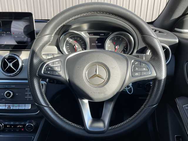 メルセデス・ベンツ ＣＬＡ２２０ 4MATIC 青森県 2018(平30)年 3.2万km コスモスブラック 純正メモリナビ/(フルセグTV/CD/DVD/Bluetooth)/harman/kardonスピーカー/追従クルーズコントロール/ブラインドスポットモニター/バックカメラ/ドライブレコーダー/前席メモリー付きパワーシート/前席シートヒーター/サンルーフ/前後コーナーセンサー/電動リアゲート/レーンキープアシスト/衝突軽減システム/純正アルミホイール/純正フロアマット/ETC/4WD/スマートキー/レザーシート