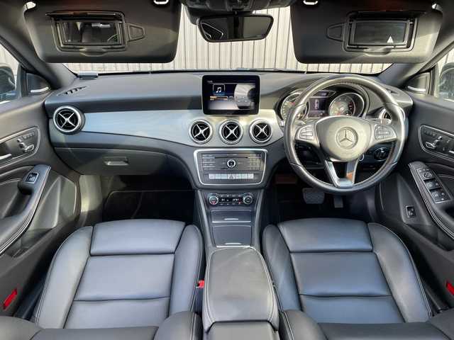 メルセデス・ベンツ ＣＬＡ２２０ 4MATIC 青森県 2018(平30)年 3.2万km コスモスブラック 純正メモリナビ/(フルセグTV/CD/DVD/Bluetooth)/harman/kardonスピーカー/追従クルーズコントロール/ブラインドスポットモニター/バックカメラ/ドライブレコーダー/前席メモリー付きパワーシート/前席シートヒーター/サンルーフ/前後コーナーセンサー/電動リアゲート/レーンキープアシスト/衝突軽減システム/純正アルミホイール/純正フロアマット/ETC/4WD/スマートキー/レザーシート