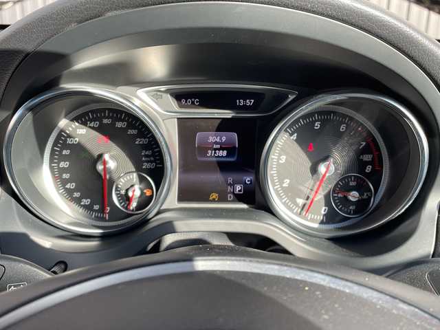 メルセデス・ベンツ ＣＬＡ２２０ 4MATIC 青森県 2018(平30)年 3.2万km コスモスブラック 純正メモリナビ/(フルセグTV/CD/DVD/Bluetooth)/harman/kardonスピーカー/追従クルーズコントロール/ブラインドスポットモニター/バックカメラ/ドライブレコーダー/前席メモリー付きパワーシート/前席シートヒーター/サンルーフ/前後コーナーセンサー/電動リアゲート/レーンキープアシスト/衝突軽減システム/純正アルミホイール/純正フロアマット/ETC/4WD/スマートキー/レザーシート