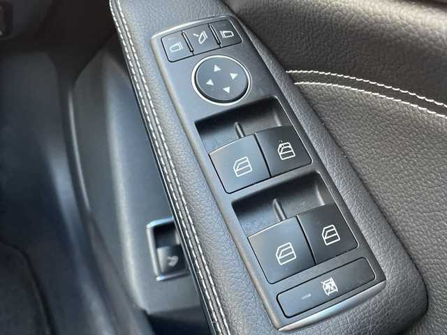 メルセデス・ベンツ ＣＬＡ２２０ 4MATIC 青森県 2018(平30)年 3.2万km コスモスブラック 純正メモリナビ/(フルセグTV/CD/DVD/Bluetooth)/harman/kardonスピーカー/追従クルーズコントロール/ブラインドスポットモニター/バックカメラ/ドライブレコーダー/前席メモリー付きパワーシート/前席シートヒーター/サンルーフ/前後コーナーセンサー/電動リアゲート/レーンキープアシスト/衝突軽減システム/純正アルミホイール/純正フロアマット/ETC/4WD/スマートキー/レザーシート