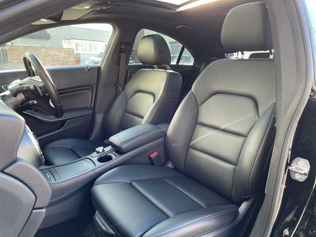 メルセデス・ベンツ ＣＬＡ２２０ 4MATIC 青森県 2018(平30)年 3.2万km コスモスブラック 純正メモリナビ/(フルセグTV/CD/DVD/Bluetooth)/harman/kardonスピーカー/追従クルーズコントロール/ブラインドスポットモニター/バックカメラ/ドライブレコーダー/前席メモリー付きパワーシート/前席シートヒーター/サンルーフ/前後コーナーセンサー/電動リアゲート/レーンキープアシスト/衝突軽減システム/純正アルミホイール/純正フロアマット/ETC/4WD/スマートキー/レザーシート