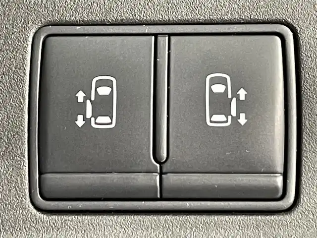 日産 セレナ e－パワー ハイウェイスター V 愛知県 2020(令2)年 6万km ブリリアントシルバー 純正ナビ/プロパイロット/衝突軽減ブレーキ/両側パワースライドドア/アラウンドビューモニター/ビルトインETC/バックカメラ/コーナーセンサー/レーンキープアシスト/パーキングアシスト/プッシュスタート/スマートキー/純正フロアマット/純正15インチアルミホイール/オートライト