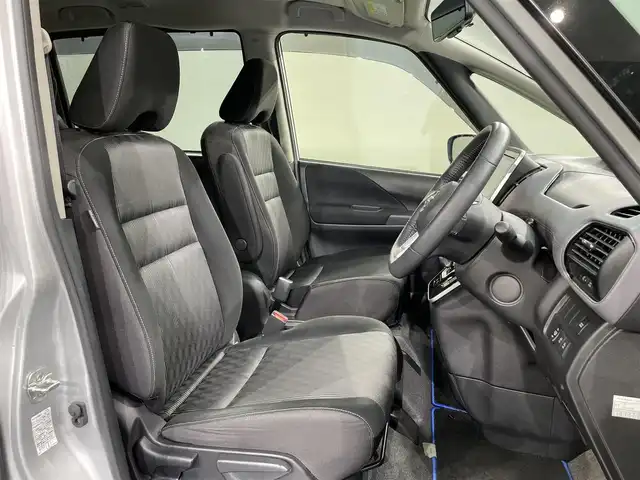 日産 セレナ e－パワー ハイウェイスター V 愛知県 2020(令2)年 6万km ブリリアントシルバー 純正ナビ/プロパイロット/衝突軽減ブレーキ/両側パワースライドドア/アラウンドビューモニター/ビルトインETC/バックカメラ/コーナーセンサー/レーンキープアシスト/パーキングアシスト/プッシュスタート/スマートキー/純正フロアマット/純正15インチアルミホイール/オートライト