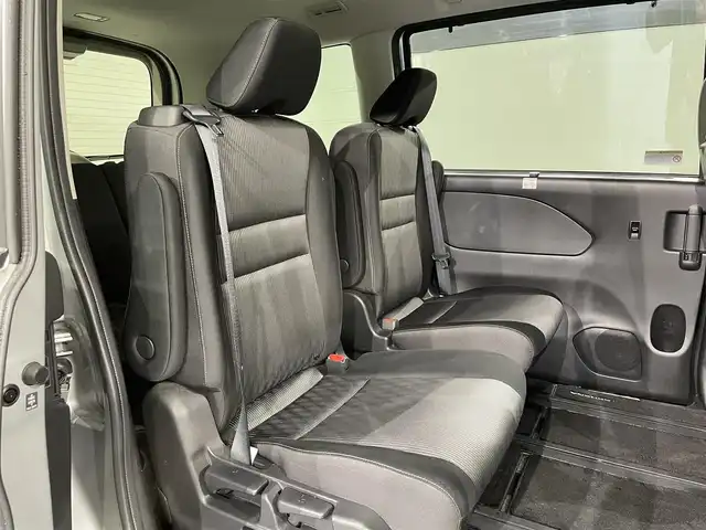 日産 セレナ e－パワー ハイウェイスター V 愛知県 2020(令2)年 6万km ブリリアントシルバー 純正ナビ/プロパイロット/衝突軽減ブレーキ/両側パワースライドドア/アラウンドビューモニター/ビルトインETC/バックカメラ/コーナーセンサー/レーンキープアシスト/パーキングアシスト/プッシュスタート/スマートキー/純正フロアマット/純正15インチアルミホイール/オートライト