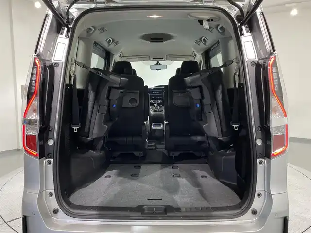 日産 セレナ e－パワー ハイウェイスター V 愛知県 2020(令2)年 6万km ブリリアントシルバー 純正ナビ/プロパイロット/衝突軽減ブレーキ/両側パワースライドドア/アラウンドビューモニター/ビルトインETC/バックカメラ/コーナーセンサー/レーンキープアシスト/パーキングアシスト/プッシュスタート/スマートキー/純正フロアマット/純正15インチアルミホイール/オートライト