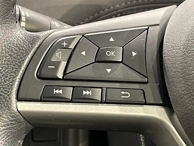 日産 セレナ e－パワー ハイウェイスター V 愛知県 2020(令2)年 6万km ブリリアントシルバー 純正ナビ/プロパイロット/衝突軽減ブレーキ/両側パワースライドドア/アラウンドビューモニター/ビルトインETC/バックカメラ/コーナーセンサー/レーンキープアシスト/パーキングアシスト/プッシュスタート/スマートキー/純正フロアマット/純正15インチアルミホイール/オートライト