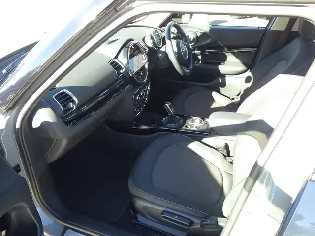 ＭＩＮＩ ＢＭＷ ミニ クラブマン クーパー 熊本県 2021(令3)年 2.8万km ムーンウォークグレーメタリック インテリジェントセーフティ/クルーズコントロール/アイドリングストップ/純正HDDナビ/【Bluetooth接続】/バックカメラ/ミラー内蔵ETC/LEDヘッドライト/革巻きステアリング/コーナーセンサー/純正17インチアルミホイル/コンフォートアクセス
