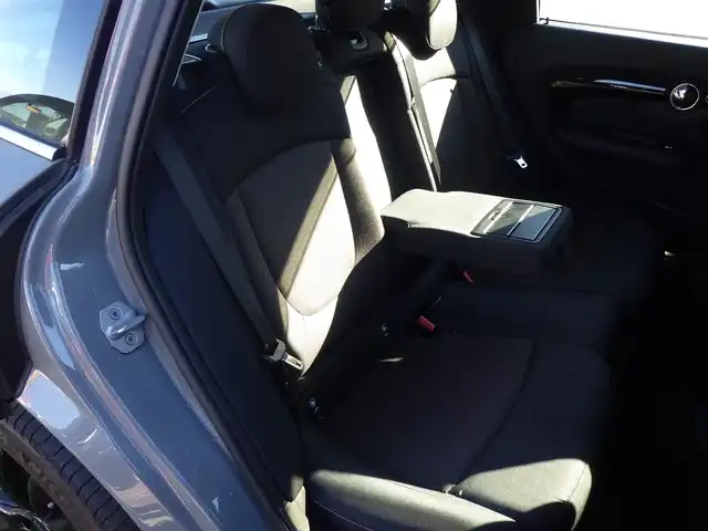 ＭＩＮＩ ＢＭＷ ミニ クラブマン クーパー 熊本県 2021(令3)年 2.8万km ムーンウォークグレーメタリック インテリジェントセーフティ/クルーズコントロール/アイドリングストップ/純正HDDナビ/【Bluetooth接続】/バックカメラ/ミラー内蔵ETC/LEDヘッドライト/革巻きステアリング/コーナーセンサー/純正17インチアルミホイル/コンフォートアクセス