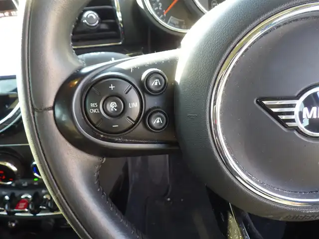 ＭＩＮＩ ＢＭＷ ミニ クラブマン クーパー 熊本県 2021(令3)年 2.8万km ムーンウォークグレーメタリック インテリジェントセーフティ/クルーズコントロール/アイドリングストップ/純正HDDナビ/【Bluetooth接続】/バックカメラ/ミラー内蔵ETC/LEDヘッドライト/革巻きステアリング/コーナーセンサー/純正17インチアルミホイル/コンフォートアクセス