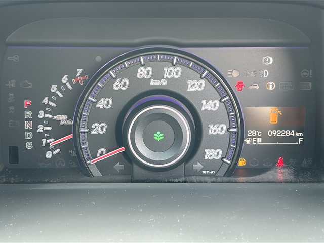 ホンダ ステップワゴン スパーダ Z クールスピリット 千葉県 2015(平27)年 9.3万km ホワイトオーキッドパール ナビ　ＶＸＭ－１５５ＶＦＮｉ　バックカメラ　フルセグＴＶ　ETC 両側パワースライドドア ３列シート　８人乗り マット　ＭＴモード付ＡＴ　クルーズコントロール　横滑り防止　エアロパーツ　純正１７ＡＷ