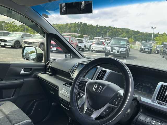 ホンダ ステップワゴン スパーダ Z クールスピリット 千葉県 2015(平27)年 9.3万km ホワイトオーキッドパール ナビ　ＶＸＭ－１５５ＶＦＮｉ　バックカメラ　フルセグＴＶ　ETC 両側パワースライドドア ３列シート　８人乗り マット　ＭＴモード付ＡＴ　クルーズコントロール　横滑り防止　エアロパーツ　純正１７ＡＷ