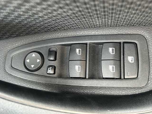ＢＭＷ Ｘ１ xDrive 18d xライン 富山県 2017(平29)年 6万km ミネラルホワイト 純正ナビ/Bluetooth、USB、DVD、CD/バックカメラ/ドライブレコーダー/純正フロアマット/パーキングアシスト/レーンアシスト/オートライト/LEDヘッドライト/カーテンエアバッグ/アイドリングストップ/プッシュスタート/衝突軽減システム/保証書/取扱説明書/記録簿/スペアキー