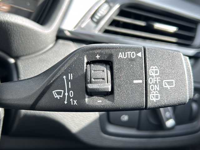 ＢＭＷ Ｘ１ xDrive 18d xライン 富山県 2017(平29)年 6万km ミネラルホワイト 純正ナビ/Bluetooth、USB、DVD、CD/バックカメラ/ドライブレコーダー/純正フロアマット/パーキングアシスト/レーンアシスト/オートライト/LEDヘッドライト/カーテンエアバッグ/アイドリングストップ/プッシュスタート/衝突軽減システム/保証書/取扱説明書/記録簿/スペアキー