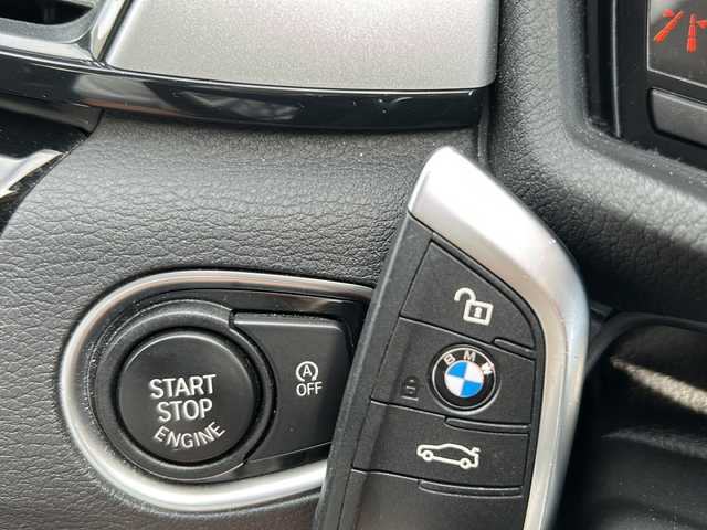 ＢＭＷ Ｘ１ xDrive 18d xライン 富山県 2017(平29)年 6万km ミネラルホワイト 純正ナビ/Bluetooth、USB、DVD、CD/バックカメラ/ドライブレコーダー/純正フロアマット/パーキングアシスト/レーンアシスト/オートライト/LEDヘッドライト/カーテンエアバッグ/アイドリングストップ/プッシュスタート/衝突軽減システム/保証書/取扱説明書/記録簿/スペアキー