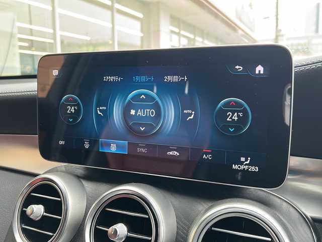 メルセデス・ベンツ ＧＬＣ２２０ d 4マチック クーペ AMGライン 大阪府 2020(令2)年 3万km ダイヤモンドホワイト ロータリースイッチ/エアサスペンション/パドルシフト/アダプティブブレーキホールド/フットトランクオープン/AIRBODYCONTROLサスペンション/AMG5ツインスポーク/マルチビームLEDヘッドライト/ヘッドアップディスプレイ/Burmesterサラウンドシステムスピーカー/オートクルーズコントロール/ブラインドスポットモニター/360°カメラシステム/前席・後席シートヒーター/本革巻きステアリング/LEDリアフォグランプ/電動ランバーサポート/ワンタッチパワーウィンドウ/ドライブレコーダー/ETC/純正ナビ
