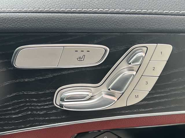 メルセデス・ベンツ ＧＬＣ２２０ d 4マチック クーペ AMGライン 大阪府 2020(令2)年 3万km ダイヤモンドホワイト ロータリースイッチ/エアサスペンション/パドルシフト/アダプティブブレーキホールド/フットトランクオープン/AIRBODYCONTROLサスペンション/AMG5ツインスポーク/マルチビームLEDヘッドライト/ヘッドアップディスプレイ/Burmesterサラウンドシステムスピーカー/オートクルーズコントロール/ブラインドスポットモニター/360°カメラシステム/前席・後席シートヒーター/本革巻きステアリング/LEDリアフォグランプ/電動ランバーサポート/ワンタッチパワーウィンドウ/ドライブレコーダー/ETC/純正ナビ
