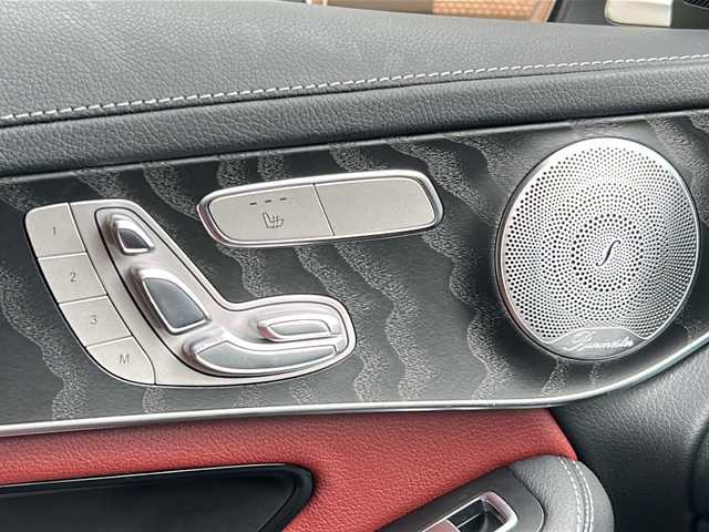 メルセデス・ベンツ ＧＬＣ２２０ d 4マチック クーペ AMGライン 大阪府 2020(令2)年 3万km ダイヤモンドホワイト ロータリースイッチ/エアサスペンション/パドルシフト/アダプティブブレーキホールド/フットトランクオープン/AIRBODYCONTROLサスペンション/AMG5ツインスポーク/マルチビームLEDヘッドライト/ヘッドアップディスプレイ/Burmesterサラウンドシステムスピーカー/オートクルーズコントロール/ブラインドスポットモニター/360°カメラシステム/前席・後席シートヒーター/本革巻きステアリング/LEDリアフォグランプ/電動ランバーサポート/ワンタッチパワーウィンドウ/ドライブレコーダー/ETC/純正ナビ