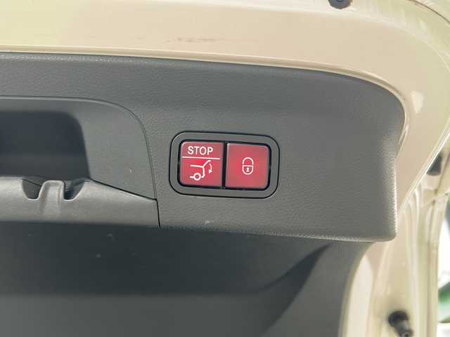 メルセデス・ベンツ ＧＬＣ２２０ d 4マチック クーペ AMGライン 大阪府 2020(令2)年 3万km ダイヤモンドホワイト ロータリースイッチ/エアサスペンション/パドルシフト/アダプティブブレーキホールド/フットトランクオープン/AIRBODYCONTROLサスペンション/AMG5ツインスポーク/マルチビームLEDヘッドライト/ヘッドアップディスプレイ/Burmesterサラウンドシステムスピーカー/オートクルーズコントロール/ブラインドスポットモニター/360°カメラシステム/前席・後席シートヒーター/本革巻きステアリング/LEDリアフォグランプ/電動ランバーサポート/ワンタッチパワーウィンドウ/ドライブレコーダー/ETC/純正ナビ