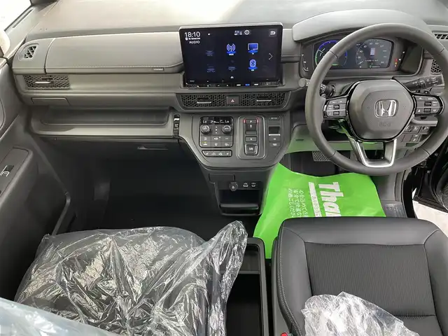 ホンダ ステップワゴン スパーダ eHEV 愛知県 2025(令7)年 0.1万km未満 黒 登録済み未使用車/ホンダセンシング/　・衝突軽減ブレーキ/　・誤発進抑制機能/　・後方誤発進抑制機能/　・近距離衝突軽減ブレーキ/　・歩行者事故低減ステアリング/　・路外越脱抑制機能/　・アダプティブクルーズコントロール/　・車線維持支援システム/　・トラフィックジャムアシスト/　・先行発進知らせ機能/　・標識認識機能/　・オートハイビーム/ホンダパーソナルアシスト/純正11.4インチHONDA　CONNECTナビ/　（Bluetooth/CD/Apple CarPlay/）/バックカメラ/ディライト/ハーフレザー/シートヒーター/本革ステアリング/シートバックテーブル/両側パワースライドドア/電動リアゲード/3列目格納シート/純正LEDライト/コーナリングライト/パドルシフト/オットマン