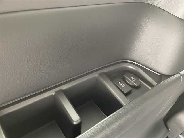 ホンダ ステップワゴン スパーダ eHEV 愛知県 2025(令7)年 0.1万km未満 黒 登録済み未使用車/ホンダセンシング/　・衝突軽減ブレーキ/　・誤発進抑制機能/　・後方誤発進抑制機能/　・近距離衝突軽減ブレーキ/　・歩行者事故低減ステアリング/　・路外越脱抑制機能/　・アダプティブクルーズコントロール/　・車線維持支援システム/　・トラフィックジャムアシスト/　・先行発進知らせ機能/　・標識認識機能/　・オートハイビーム/ホンダパーソナルアシスト/純正11.4インチHONDA　CONNECTナビ/　（Bluetooth/CD/Apple CarPlay/）/バックカメラ/ディライト/ハーフレザー/シートヒーター/本革ステアリング/シートバックテーブル/両側パワースライドドア/電動リアゲード/3列目格納シート/純正LEDライト/コーナリングライト/パドルシフト/オットマン