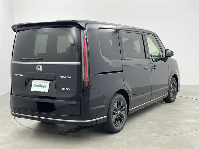 ホンダ ステップワゴン スパーダ eHEV 愛知県 2025(令7)年 0.1万km未満 黒 登録済み未使用車/ホンダセンシング/　・衝突軽減ブレーキ/　・誤発進抑制機能/　・後方誤発進抑制機能/　・近距離衝突軽減ブレーキ/　・歩行者事故低減ステアリング/　・路外越脱抑制機能/　・アダプティブクルーズコントロール/　・車線維持支援システム/　・トラフィックジャムアシスト/　・先行発進知らせ機能/　・標識認識機能/　・オートハイビーム/ホンダパーソナルアシスト/純正11.4インチHONDA　CONNECTナビ/　（Bluetooth/CD/Apple CarPlay/）/バックカメラ/ディライト/ハーフレザー/シートヒーター/本革ステアリング/シートバックテーブル/両側パワースライドドア/電動リアゲード/3列目格納シート/純正LEDライト/コーナリングライト/パドルシフト/オットマン