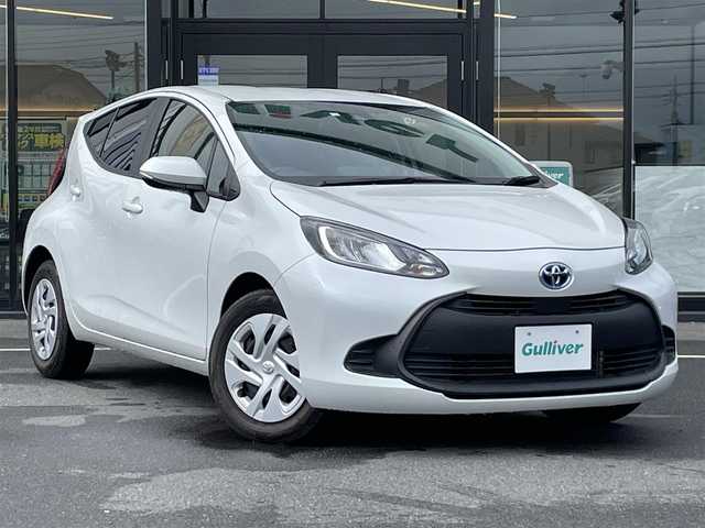 トヨタ アクア X 茨城県 2023(令5)年 3万km プラチナホワイトパールマイカ 純正ナビ/【AM・FM・USB・BT】/レーダークルコン/Bカメラ/100V電源/USB入力端子/オートライト/オートハイビーム/LEDライト/ヘッドライトレベライザー/ステリモ/フロアマット/純正ホイールカバー/横滑り防止装置/レーンキープアシストコントロール/衝突被害軽減システム