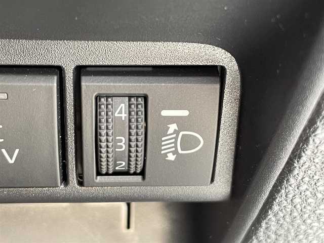 トヨタ アクア X 茨城県 2023(令5)年 3万km プラチナホワイトパールマイカ 純正ナビ/【AM・FM・USB・BT】/レーダークルコン/Bカメラ/100V電源/USB入力端子/オートライト/オートハイビーム/LEDライト/ヘッドライトレベライザー/ステリモ/フロアマット/純正ホイールカバー/横滑り防止装置/レーンキープアシストコントロール/衝突被害軽減システム