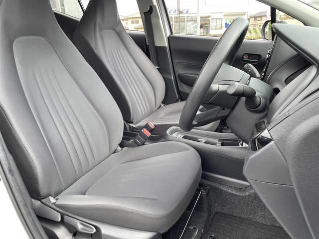 トヨタ アクア X 茨城県 2023(令5)年 3万km プラチナホワイトパールマイカ 純正ナビ/【AM・FM・USB・BT】/レーダークルコン/Bカメラ/100V電源/USB入力端子/オートライト/オートハイビーム/LEDライト/ヘッドライトレベライザー/ステリモ/フロアマット/純正ホイールカバー/横滑り防止装置/レーンキープアシストコントロール/衝突被害軽減システム