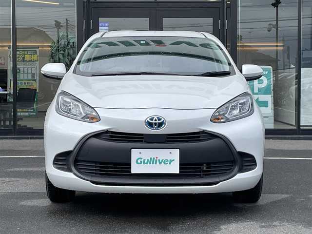 トヨタ アクア X 茨城県 2023(令5)年 3万km プラチナホワイトパールマイカ 純正ナビ/【AM・FM・USB・BT】/レーダークルコン/Bカメラ/100V電源/USB入力端子/オートライト/オートハイビーム/LEDライト/ヘッドライトレベライザー/ステリモ/フロアマット/純正ホイールカバー/横滑り防止装置/レーンキープアシストコントロール/衝突被害軽減システム