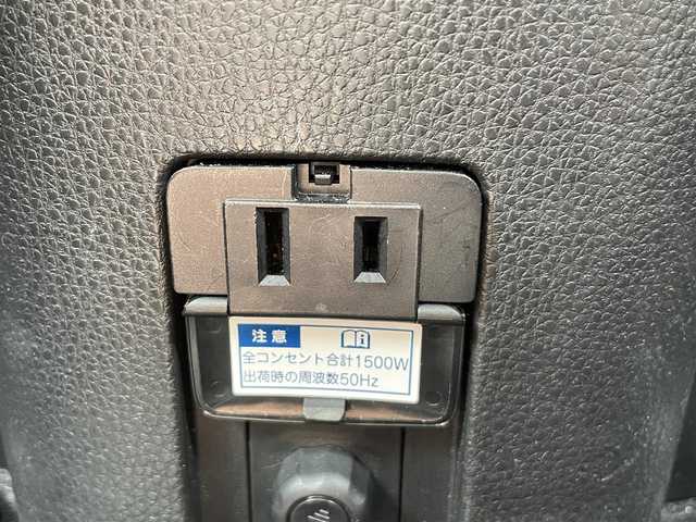 トヨタ アクア X 茨城県 2023(令5)年 3万km プラチナホワイトパールマイカ 純正ナビ/【AM・FM・USB・BT】/レーダークルコン/Bカメラ/100V電源/USB入力端子/オートライト/オートハイビーム/LEDライト/ヘッドライトレベライザー/ステリモ/フロアマット/純正ホイールカバー/横滑り防止装置/レーンキープアシストコントロール/衝突被害軽減システム