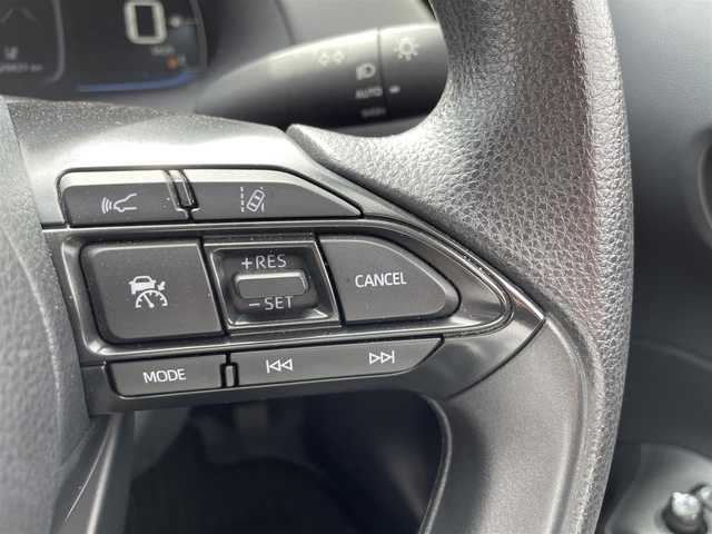 トヨタ アクア X 茨城県 2023(令5)年 3万km プラチナホワイトパールマイカ 純正ナビ/【AM・FM・USB・BT】/レーダークルコン/Bカメラ/100V電源/USB入力端子/オートライト/オートハイビーム/LEDライト/ヘッドライトレベライザー/ステリモ/フロアマット/純正ホイールカバー/横滑り防止装置/レーンキープアシストコントロール/衝突被害軽減システム