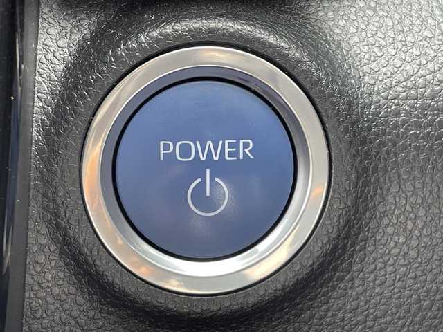 トヨタ アクア X 茨城県 2023(令5)年 3万km プラチナホワイトパールマイカ 純正ナビ/【AM・FM・USB・BT】/レーダークルコン/Bカメラ/100V電源/USB入力端子/オートライト/オートハイビーム/LEDライト/ヘッドライトレベライザー/ステリモ/フロアマット/純正ホイールカバー/横滑り防止装置/レーンキープアシストコントロール/衝突被害軽減システム