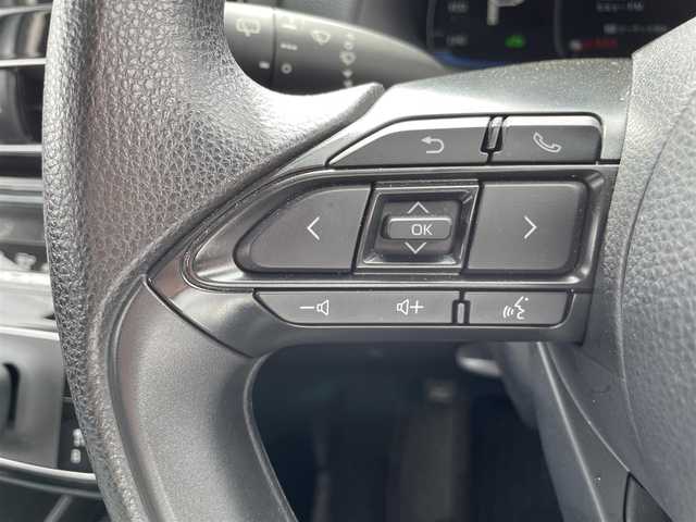 トヨタ アクア X 茨城県 2023(令5)年 3万km プラチナホワイトパールマイカ 純正ナビ/【AM・FM・USB・BT】/レーダークルコン/Bカメラ/100V電源/USB入力端子/オートライト/オートハイビーム/LEDライト/ヘッドライトレベライザー/ステリモ/フロアマット/純正ホイールカバー/横滑り防止装置/レーンキープアシストコントロール/衝突被害軽減システム