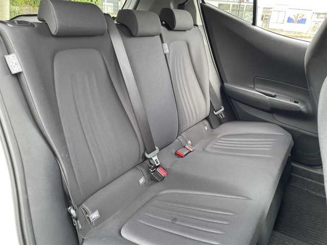 トヨタ アクア X 茨城県 2023(令5)年 3万km プラチナホワイトパールマイカ 純正ナビ/【AM・FM・USB・BT】/レーダークルコン/Bカメラ/100V電源/USB入力端子/オートライト/オートハイビーム/LEDライト/ヘッドライトレベライザー/ステリモ/フロアマット/純正ホイールカバー/横滑り防止装置/レーンキープアシストコントロール/衝突被害軽減システム