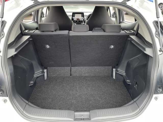 トヨタ アクア X 茨城県 2023(令5)年 3万km プラチナホワイトパールマイカ 純正ナビ/【AM・FM・USB・BT】/レーダークルコン/Bカメラ/100V電源/USB入力端子/オートライト/オートハイビーム/LEDライト/ヘッドライトレベライザー/ステリモ/フロアマット/純正ホイールカバー/横滑り防止装置/レーンキープアシストコントロール/衝突被害軽減システム