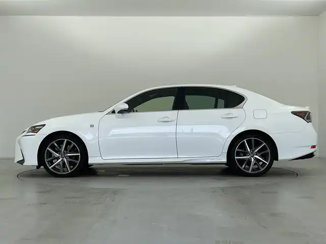 レクサス ＧＳ 450h Fスポーツ 群馬県 2017(平29)年 10.2万km ホワイトノーヴァガラスフレーク 三眼LEDヘッドライト/・ヘッドランプクリーナー/純正12.3インチワイドディスプレイナビ/・フルセグTV/AM/FM/CD/DVD/Bluetooth/ブラインドスポットモニター/クリアランスソナー/ビルトインETC2.0/＝＝＝＝＝＝＝＝＝＝＝＝＝＝＝/”F SPORT”専用本革シート/・運転席/助手席パワーシート/・運転席/助手席ベンチレーション/・運転席/助手席シートヒーター/ステアリングヒーター/運転席ポジションメモリー/Lexus Safety System/・プリクラッシュセーフティシステム/・レーンキーピングアシスト/・オートマチックハイビーム/・アダプティブハイビーム/・レーダークルーズコントロール/電動リアウインドウサンシェード/電動パーキングブレーキ/プッシュスタート/スマートキー