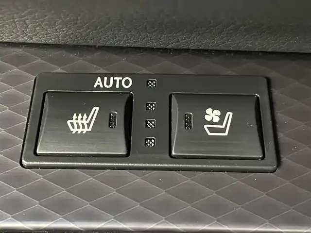 レクサス ＧＳ 450h Fスポーツ 群馬県 2017(平29)年 10.2万km ホワイトノーヴァガラスフレーク 三眼LEDヘッドライト/・ヘッドランプクリーナー/純正12.3インチワイドディスプレイナビ/・フルセグTV/AM/FM/CD/DVD/Bluetooth/ブラインドスポットモニター/クリアランスソナー/ビルトインETC2.0/＝＝＝＝＝＝＝＝＝＝＝＝＝＝＝/”F SPORT”専用本革シート/・運転席/助手席パワーシート/・運転席/助手席ベンチレーション/・運転席/助手席シートヒーター/ステアリングヒーター/運転席ポジションメモリー/Lexus Safety System/・プリクラッシュセーフティシステム/・レーンキーピングアシスト/・オートマチックハイビーム/・アダプティブハイビーム/・レーダークルーズコントロール/電動リアウインドウサンシェード/電動パーキングブレーキ/プッシュスタート/スマートキー