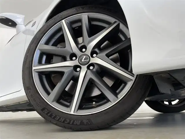 レクサス ＧＳ 450h Fスポーツ 群馬県 2017(平29)年 10.2万km ホワイトノーヴァガラスフレーク 三眼LEDヘッドライト/・ヘッドランプクリーナー/純正12.3インチワイドディスプレイナビ/・フルセグTV/AM/FM/CD/DVD/Bluetooth/ブラインドスポットモニター/クリアランスソナー/ビルトインETC2.0/＝＝＝＝＝＝＝＝＝＝＝＝＝＝＝/”F SPORT”専用本革シート/・運転席/助手席パワーシート/・運転席/助手席ベンチレーション/・運転席/助手席シートヒーター/ステアリングヒーター/運転席ポジションメモリー/Lexus Safety System/・プリクラッシュセーフティシステム/・レーンキーピングアシスト/・オートマチックハイビーム/・アダプティブハイビーム/・レーダークルーズコントロール/電動リアウインドウサンシェード/電動パーキングブレーキ/プッシュスタート/スマートキー