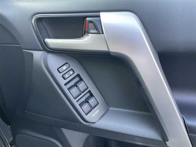 トヨタ ランドクルーザー プラド TX Lパッケージ 栃木県 2021(令3)年 0.9万km ブラック ワンオーナー/TRDエアロ/TRDマフラー/サンルーフ/ブラックレザーシート/純正ナビ【NSZT-Y68T】/フルセグ/CD/BT/トヨタセーフティーセンス/レーダークルーズコントロール/純正OP 19インチAW/前席パワーシート/前席シートヒーター/前席シートベンチレーション/前後コーナーセンサー/革巻きステアリング/純正LEDヘッドライト/フォグランプ/ビルトインETC/ドアバイザー/新車時保証書＆取扱説明書/スペアキー１