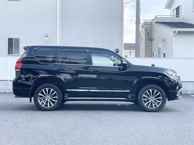 トヨタ ランドクルーザー プラド TX Lパッケージ 栃木県 2021(令3)年 0.9万km ブラック ワンオーナー/TRDエアロ/TRDマフラー/サンルーフ/ブラックレザーシート/純正ナビ【NSZT-Y68T】/フルセグ/CD/BT/トヨタセーフティーセンス/レーダークルーズコントロール/純正OP 19インチAW/前席パワーシート/前席シートヒーター/前席シートベンチレーション/前後コーナーセンサー/革巻きステアリング/純正LEDヘッドライト/フォグランプ/ビルトインETC/ドアバイザー/新車時保証書＆取扱説明書/スペアキー１