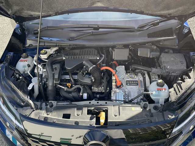 日産 オーラ G 大阪府 2023(令5)年 0.9万km オーロラフレアブルーパール ワンオーナー/純正メモリナビ/・FM/AM/Bluetooth/・フルセグテレビ/ETC2.0/全周囲カメラ/バックカメラ/デジタルインナーミラー/ワイヤレス充電器/革巻きステアリング/ステアリングリモコン/衝突軽減ブレーキ/レーンキープアシスト/クルーズコントロール/前後コーナーセンサー/LEDヘッドライト/オートライト/オートエアコン/スマートキー×2/プッシュスタートボタン/12V電源/純正17インチアルミホイール/純正フロアマット/取扱説明書/保証書