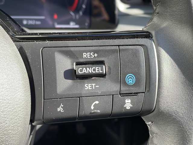 日産 オーラ G 大阪府 2023(令5)年 0.9万km オーロラフレアブルーパール ワンオーナー/純正メモリナビ/・FM/AM/Bluetooth/・フルセグテレビ/ETC2.0/全周囲カメラ/バックカメラ/デジタルインナーミラー/ワイヤレス充電器/革巻きステアリング/ステアリングリモコン/衝突軽減ブレーキ/レーンキープアシスト/クルーズコントロール/前後コーナーセンサー/LEDヘッドライト/オートライト/オートエアコン/スマートキー×2/プッシュスタートボタン/12V電源/純正17インチアルミホイール/純正フロアマット/取扱説明書/保証書