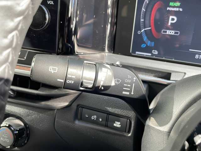 日産 オーラ G 大阪府 2023(令5)年 0.9万km オーロラフレアブルーパール ワンオーナー/純正メモリナビ/・FM/AM/Bluetooth/・フルセグテレビ/ETC2.0/全周囲カメラ/バックカメラ/デジタルインナーミラー/ワイヤレス充電器/革巻きステアリング/ステアリングリモコン/衝突軽減ブレーキ/レーンキープアシスト/クルーズコントロール/前後コーナーセンサー/LEDヘッドライト/オートライト/オートエアコン/スマートキー×2/プッシュスタートボタン/12V電源/純正17インチアルミホイール/純正フロアマット/取扱説明書/保証書