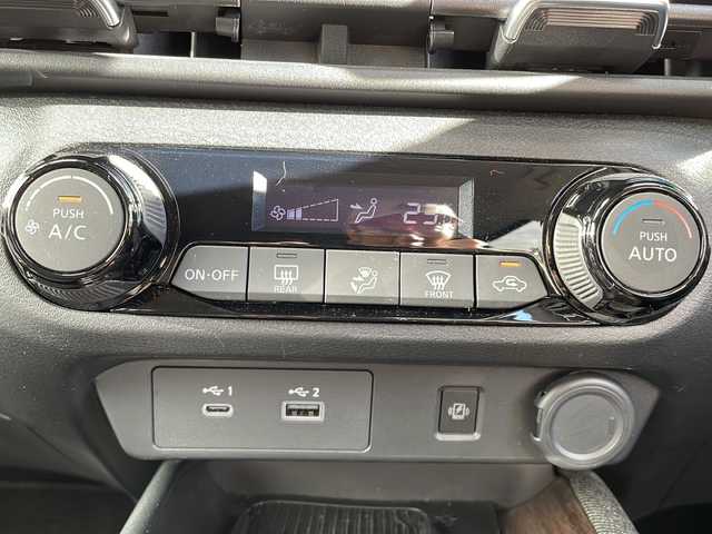 日産 オーラ G 大阪府 2023(令5)年 0.9万km オーロラフレアブルーパール ワンオーナー/純正メモリナビ/・FM/AM/Bluetooth/・フルセグテレビ/ETC2.0/全周囲カメラ/バックカメラ/デジタルインナーミラー/ワイヤレス充電器/革巻きステアリング/ステアリングリモコン/衝突軽減ブレーキ/レーンキープアシスト/クルーズコントロール/前後コーナーセンサー/LEDヘッドライト/オートライト/オートエアコン/スマートキー×2/プッシュスタートボタン/12V電源/純正17インチアルミホイール/純正フロアマット/取扱説明書/保証書