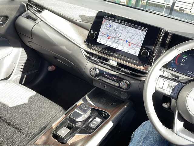 日産 オーラ G 大阪府 2023(令5)年 0.9万km オーロラフレアブルーパール ワンオーナー/純正メモリナビ/・FM/AM/Bluetooth/・フルセグテレビ/ETC2.0/全周囲カメラ/バックカメラ/デジタルインナーミラー/ワイヤレス充電器/革巻きステアリング/ステアリングリモコン/衝突軽減ブレーキ/レーンキープアシスト/クルーズコントロール/前後コーナーセンサー/LEDヘッドライト/オートライト/オートエアコン/スマートキー×2/プッシュスタートボタン/12V電源/純正17インチアルミホイール/純正フロアマット/取扱説明書/保証書