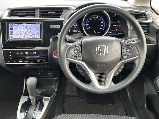 ホンダ フィット 13G F 富山県 2017(平29)年 6.5万km ルージュアメジストM 禁煙車　/純正ＨＤＤナビ　/フルセグ　/バックカメラ　/レーダークルーズコントロール　/スマートキー　/純正アルミホイール　/純正オーディオ　/ウィンカーミラー　/電動格納ミラー　/ビルトインＥＴＣ　/プッシュスタート