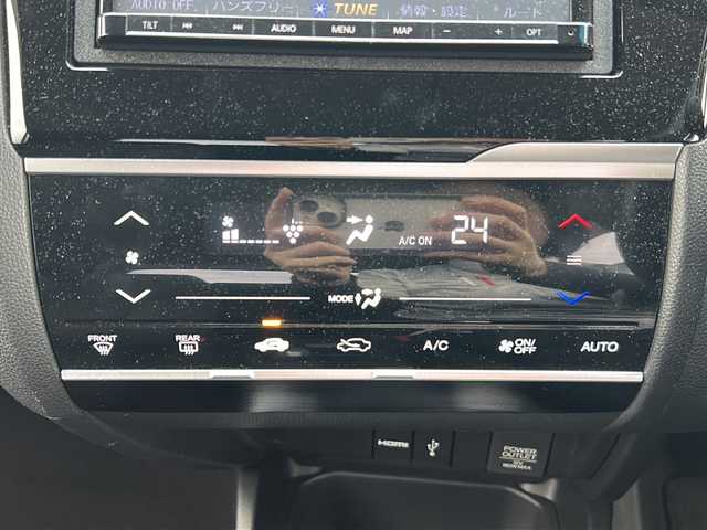 ホンダ フィット 13G F 富山県 2017(平29)年 6.5万km ルージュアメジストM 禁煙車　/純正ＨＤＤナビ　/フルセグ　/バックカメラ　/レーダークルーズコントロール　/スマートキー　/純正アルミホイール　/純正オーディオ　/ウィンカーミラー　/電動格納ミラー　/ビルトインＥＴＣ　/プッシュスタート