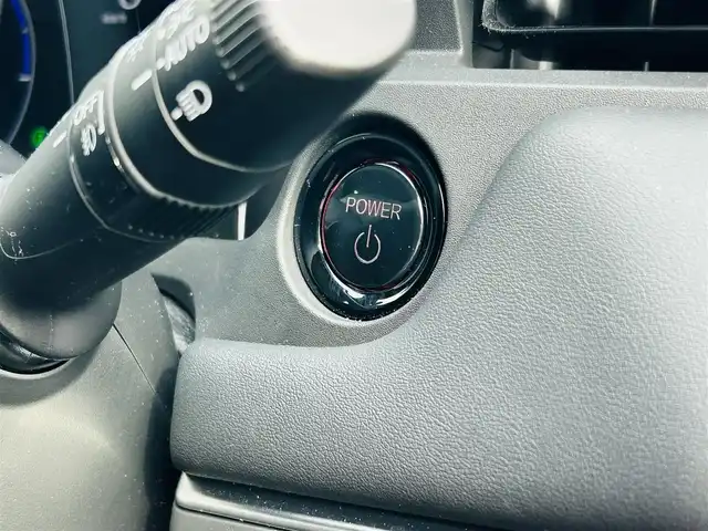 ホンダ ヴェゼル ハイブリッド e:HEV Z 神奈川県 2023(令5)年 1.4万km プレミアムサンライトホワイトパール ワンオーナー/純正メモリナビ/・DTV/Bluetooth/バックカメラ/全方位モニタ/前後ドライブレコーダー/ハーフレザーシート/前席シートヒーター/ステアリングヒーター/デジタルインナーミラー/Honda SENSING/・衝突軽減ブレーキ/・踏み間違い衝突軽減システム/・路外逸脱抑制機能/・先行車発進告知機能/・オートハイビーム/・ブラインドスポットインフォメーション/・アダプティブクルーズコントロール/・車線維持支援システム/・パーキングセンサーシステム/横滑り防止機能/盗難防止機能/純正18インチアルミホイール/純正LEDヘッドライト/フォグランプ/純正フロアマット/革巻きステアリング/ビルトインETC2.0/プッシュエンジンスタート/スマートキー×1/取扱説明書/新車時保証書