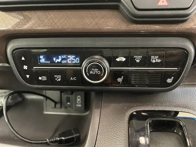 ホンダ Ｎ ＢＯＸ 2トーン G L ターボ ホンダセンシング 道央・札幌 2019(平31)年 4.3万km プラチナホワイトパール ・4WD/・ドアバイザー/・電動格納ミラー/・ウインカーミラー/・両側パワースライドドア/・２トーン塗装/・社外ナビ（DVD&CD&BT&フルセグ）/・ETC/・追従走行式クルーズコントロール/・純正エンジンスターター/・オートライト/・パドルシフト/・レーンキープアシスト/・社外レーダー/・社外AW付冬タイヤ