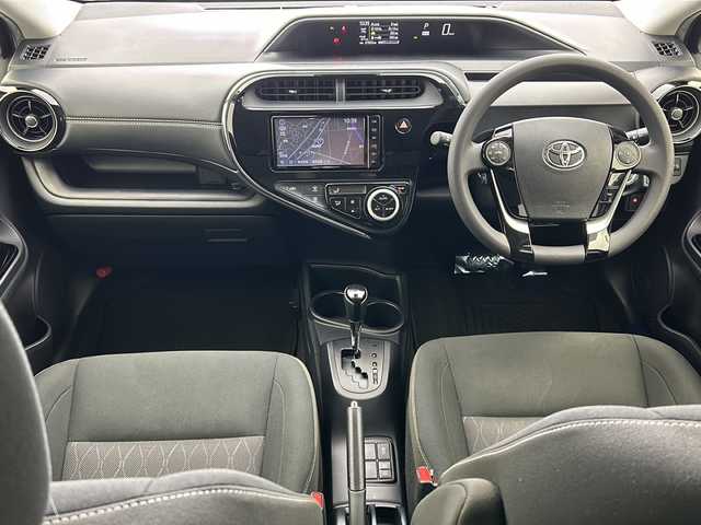 トヨタ アクア S スタイルブラック 宮城県 2020(令2)年 2.8万km ブラックマイカ 純正SDナビ/・BT接続/フルセグTV/・CD/DVD/トヨタセーフティ/・安全衝突ボディ/・プリクラッシュセーフティ/・オートマチックハイビーム/純正ホイール車載/車外バックカメラ/車載品/・取り扱い説明書/・保証書付き新車整備手帳/プッシュスタート/スマートキー/ドアバイザー